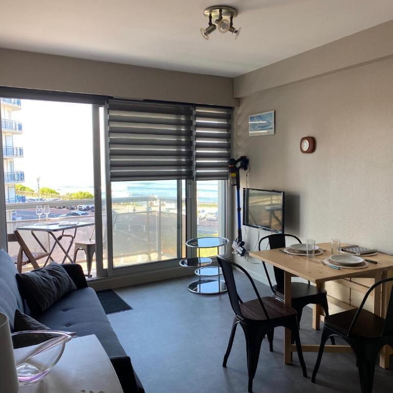 L'Arbre Du Voyageur Apartment เลส์ซาบล์-โดล็อนน์ ภายนอก รูปภาพ