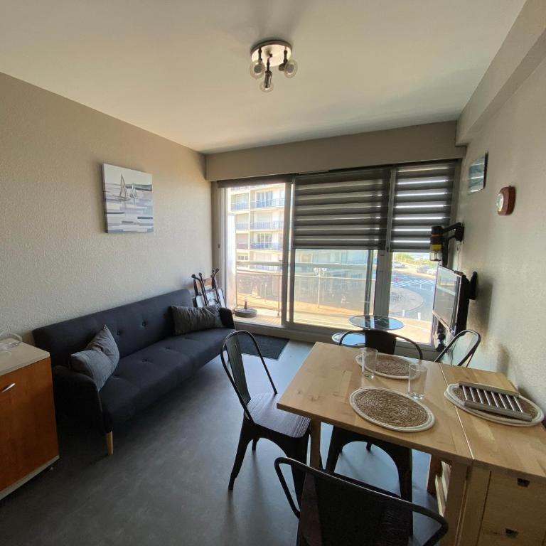 L'Arbre Du Voyageur Apartment เลส์ซาบล์-โดล็อนน์ ภายนอก รูปภาพ