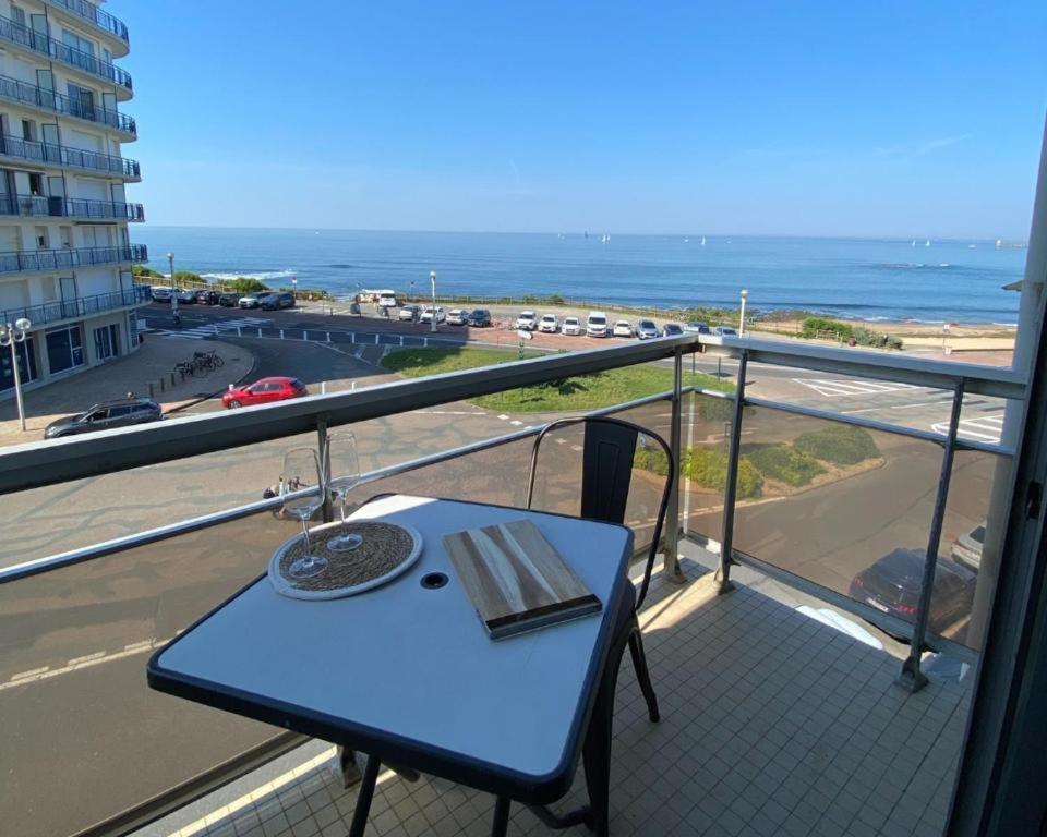 L'Arbre Du Voyageur Apartment เลส์ซาบล์-โดล็อนน์ ภายนอก รูปภาพ